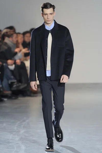 Look 10